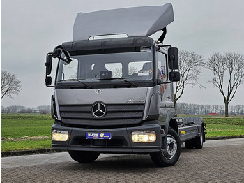 Грузовик-контейнеровоз/ Сменный кузов MERCEDES-BENZ Atego 1227