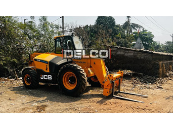 Телескопический погрузчик JCB