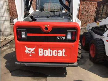 Мини-погрузчик с бортовым поворотом BOBCAT