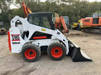 Мини-погрузчик с бортовым поворотом BOBCAT S185