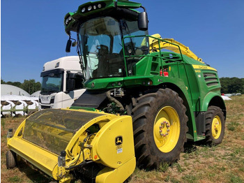 Кормоуборочный комбайн JOHN DEERE 8400