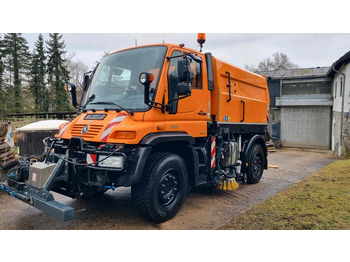 Подметально-уборочная машина UNIMOG U400