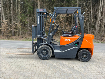 Дизельный погрузчик DOOSAN