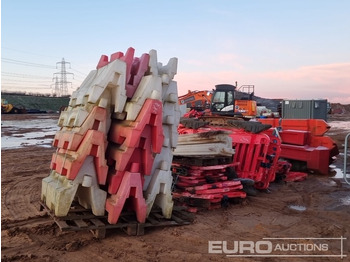 Строительное оборудование Bundle of Water Filled Barriers (4 of), Bundle of Plastic Barriers (2 of): фото 5