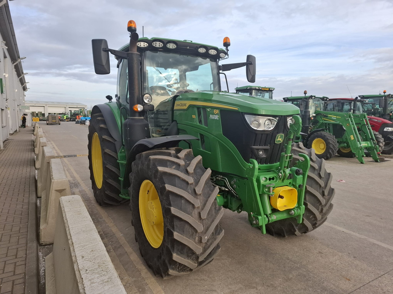 Трактор John Deere 6R 155: фото 7