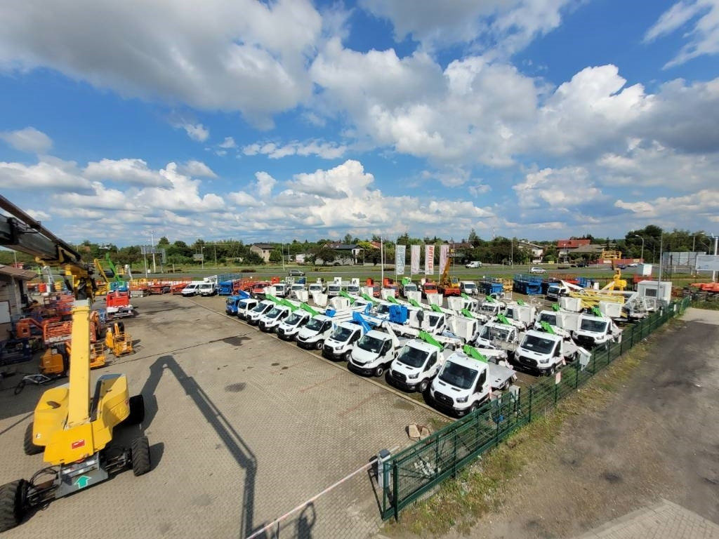 Телескопический погрузчик Manitou MRT 2540 Privilege - 25 m basket forks telehandler: фото 24