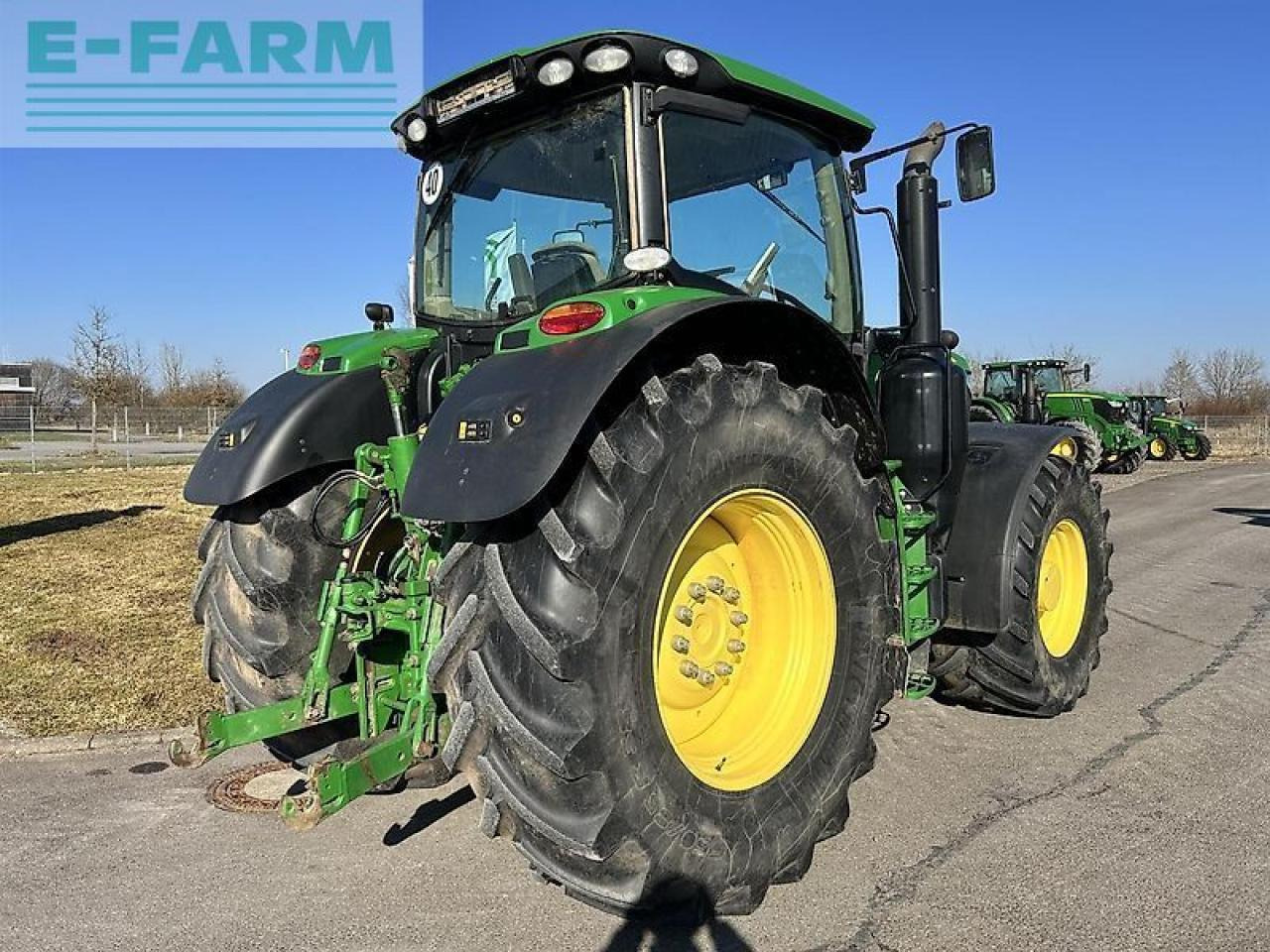 Трактор John Deere 6215r: фото 7