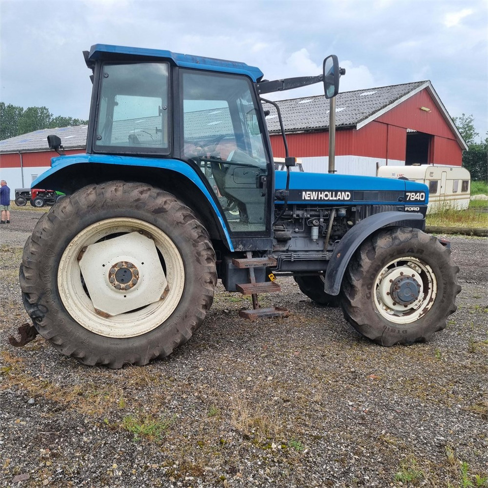 Трактор New Holland 7840: фото 8