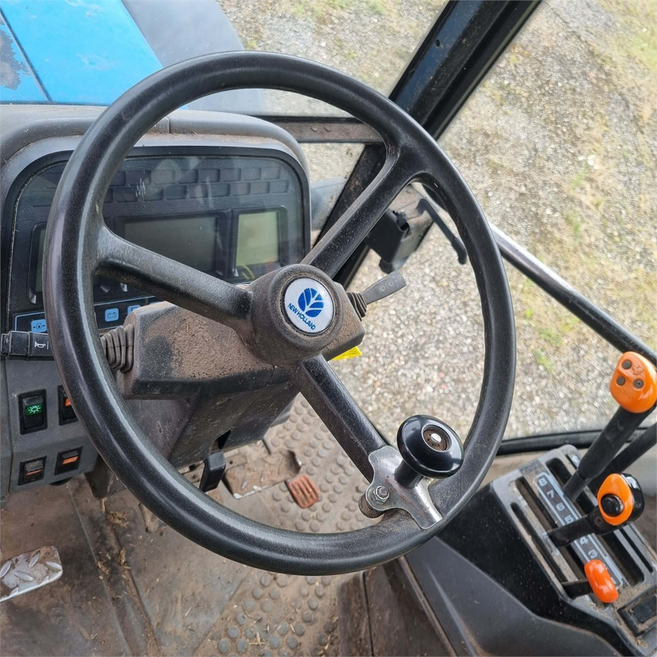 Трактор New Holland 7840: фото 12